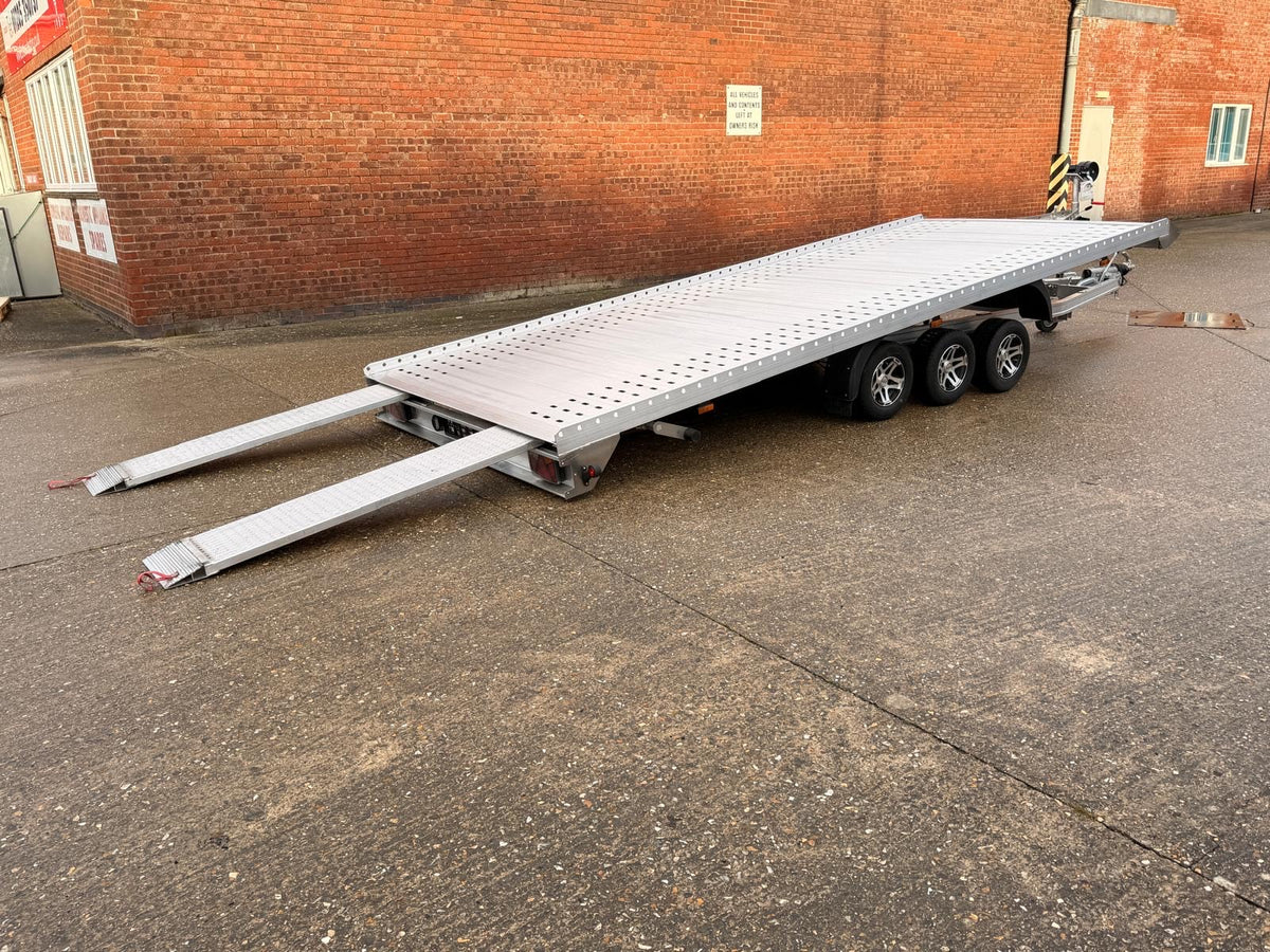 Slide-out loading ramps