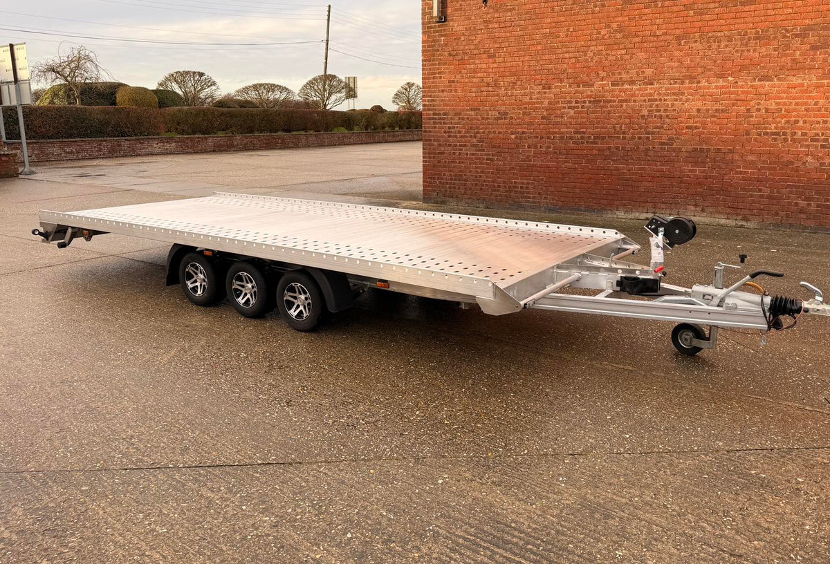 Triple-axle chassis